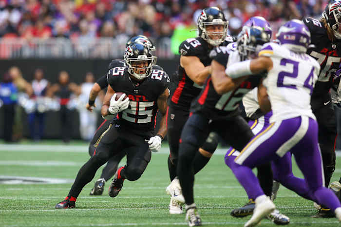 Nov 5, 2023; Atlanta, Georgia, USA; Atlanta Falcons running back Tyler Allgeier (25) runs the ball against the Minnesota Vikings in the second half at Mercedes-Benz Stadium.
